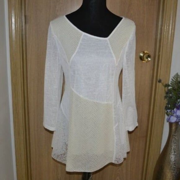 SOLD! 🌻Gaby & Eden Linen Blend Lace Top - Picture 1 of 10